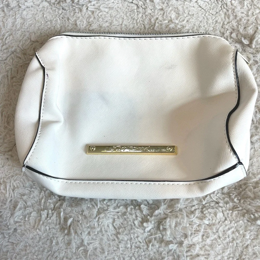 Betsey Johnson Panda Bear Cosmetic Bag White Faux Leather Floral Lining Studded